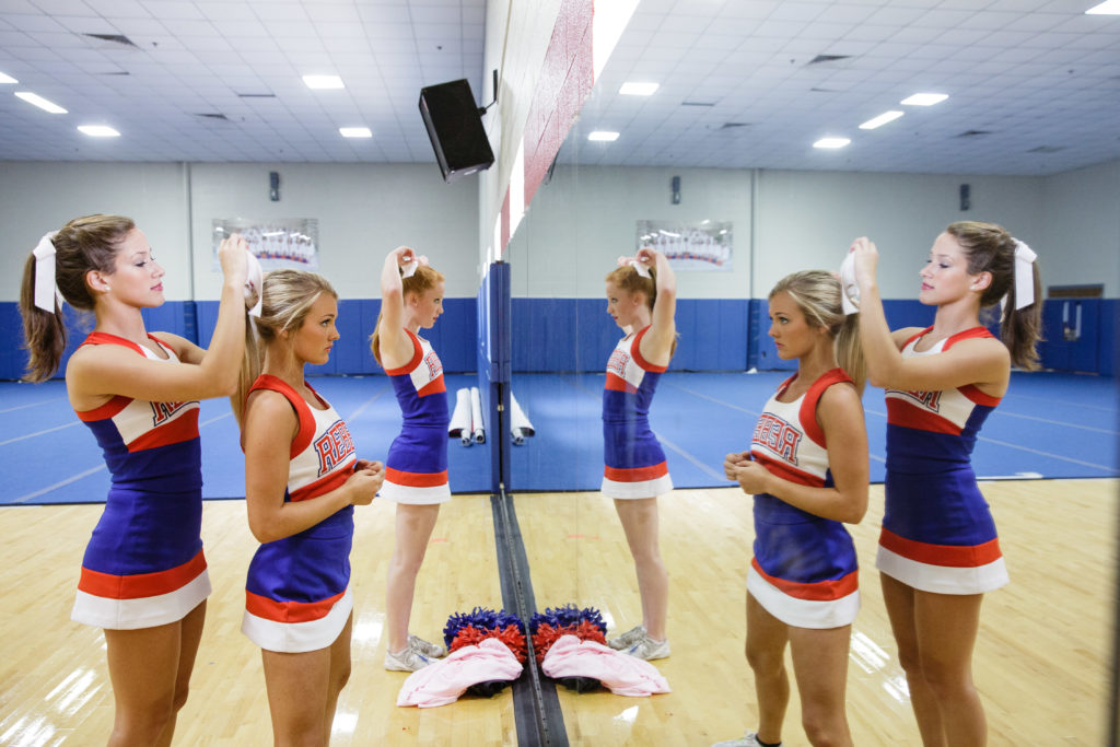 cheerleaders high school practice